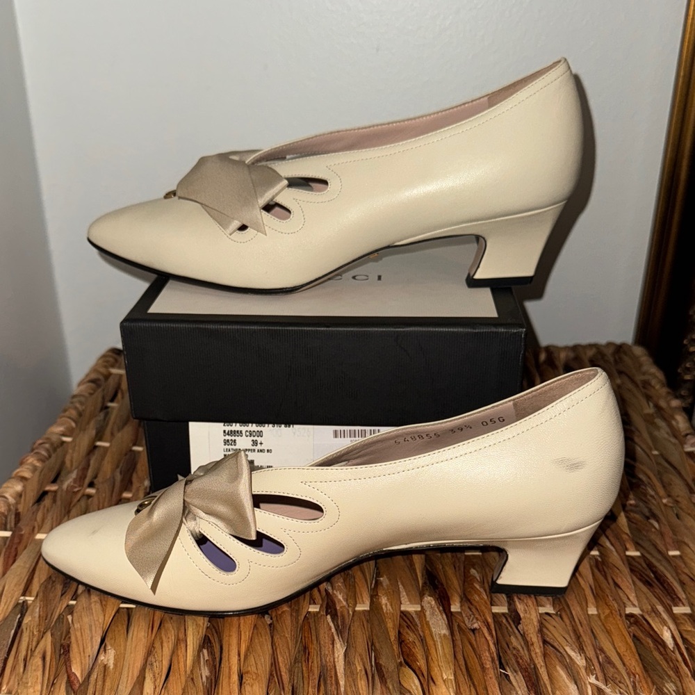 Gucci Cream Heels with Bow Accent - Picture 3 of 6